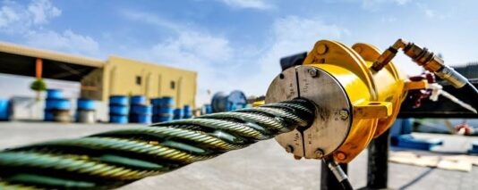 Wire rope cleaning and lubrication equipment